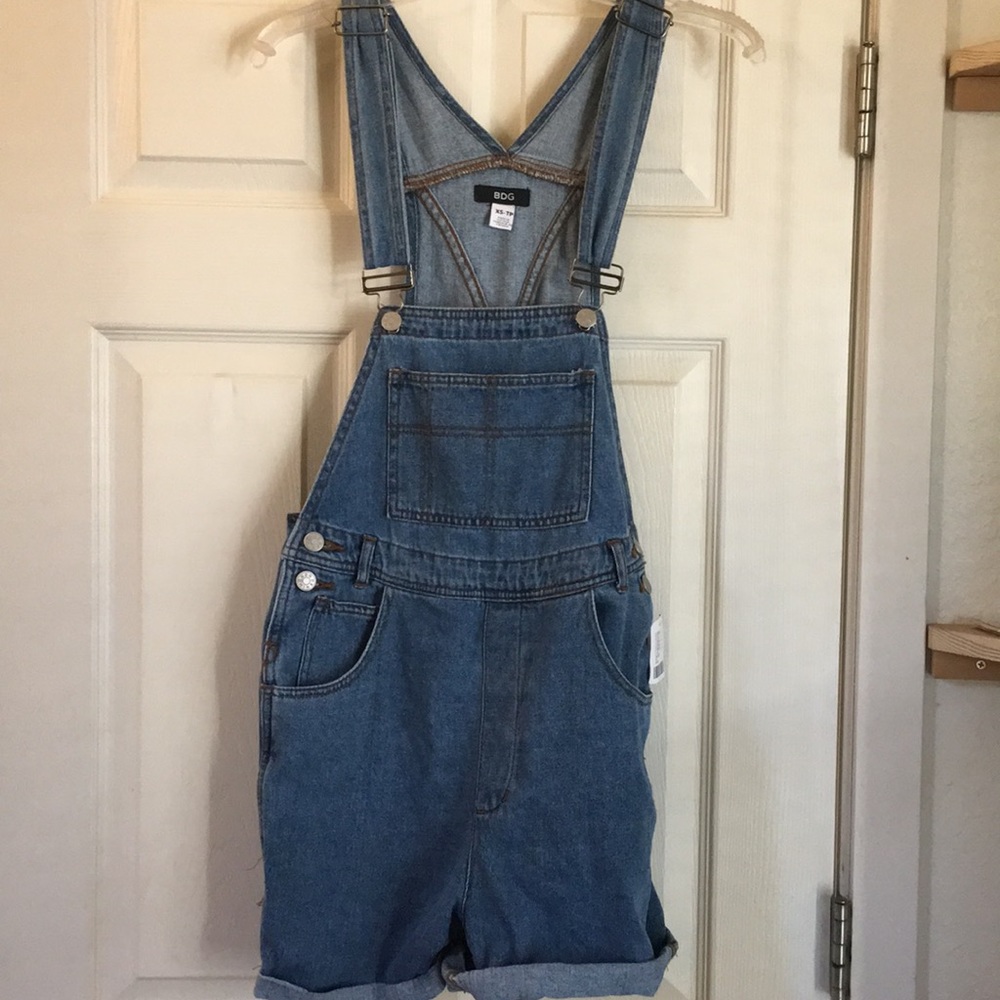 Urban Outfitters boyfriend short overalls 🌸